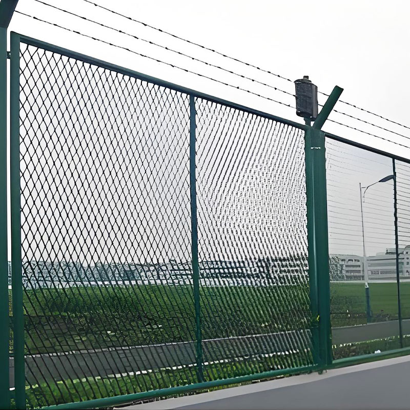 Gardul aeroportului închisorii din sârmă ghimpată în formă de Y-01