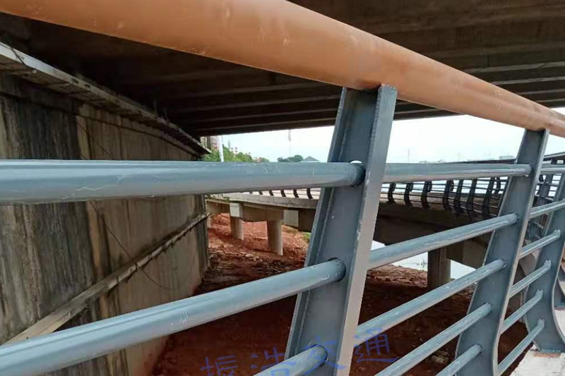 Parapet de râu