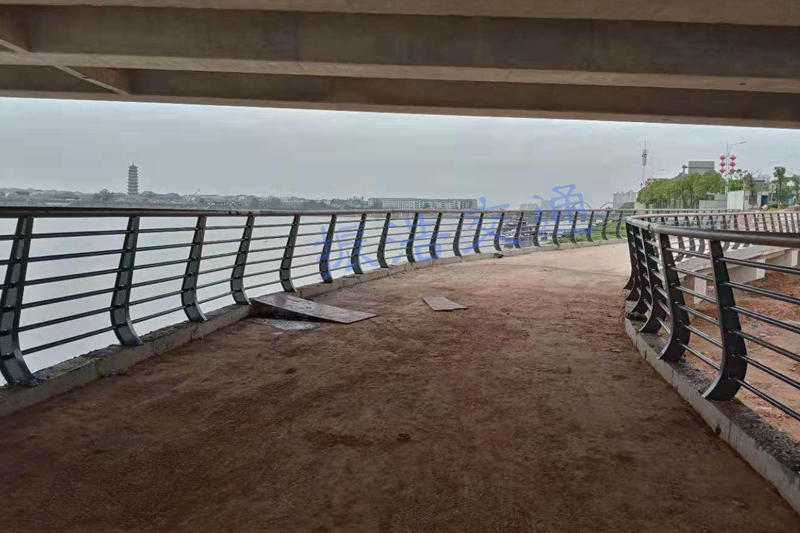 Parapet de râu