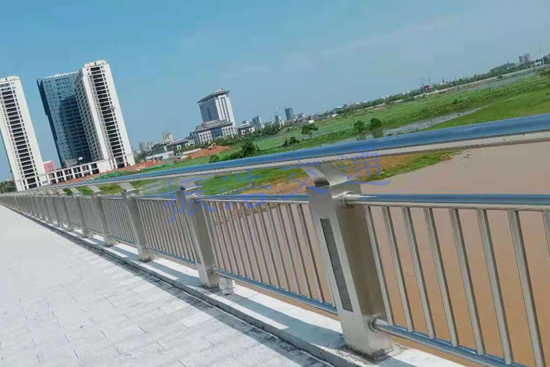Parapet de râu